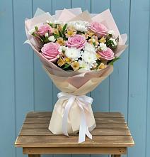 Букет цветов из:  Гвоздики, Орхидеи и Розы в Гарь-Покровское