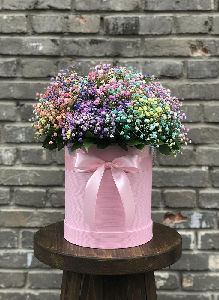 Цветочная композиция из Гипсофила и Розы в шляпной коробке в Гарь-Покровское