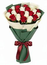 Букет Микс из красных и белых роз в Гарь-Покровское