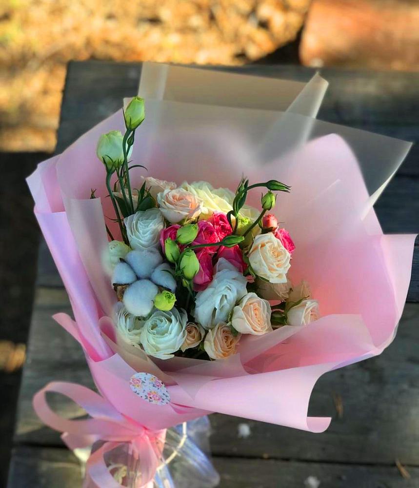 Букет цветов из: Розы и Лизиантусы в Гарь-Покровское