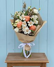 Букет цветов из:  Альстромерии, Лизиантусы, Розы и Хризантемы в Гарь-Покровское