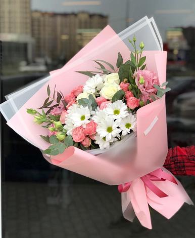 Букет цветов из: Розы, Лизиантусы и Хризантемы в Гарь-Покровское