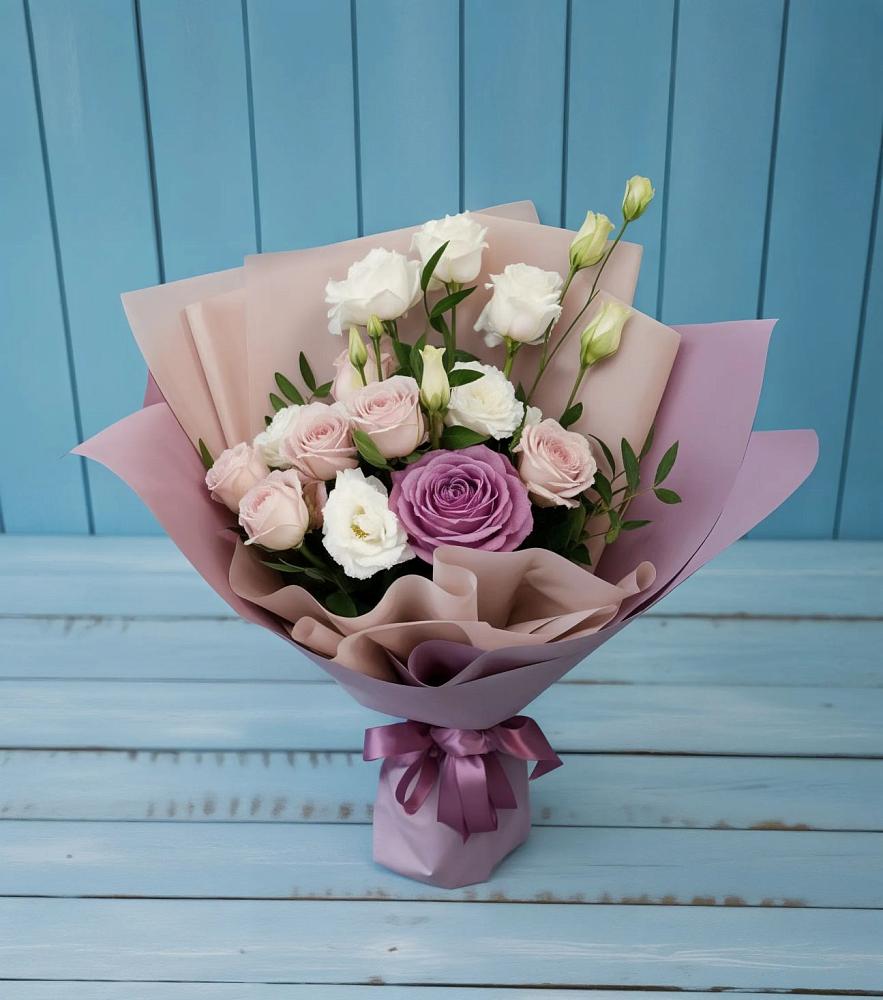 Букет цветов из: Розы и Лизиантусы в Гарь-Покровское